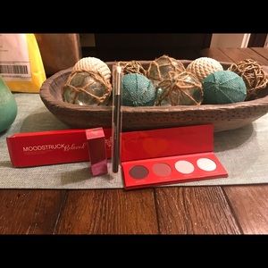 Younique Valentine’s Day bundle